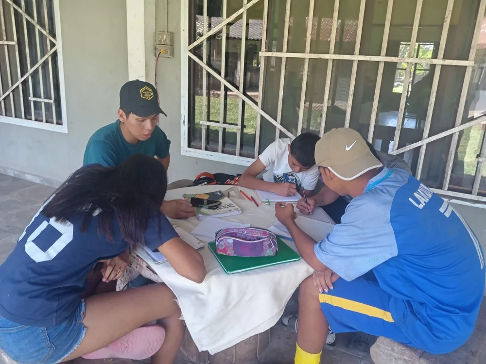 Juventud en Acción: Una Jornada de Servicio y Amor en el Orfanato Jhon Manruquer